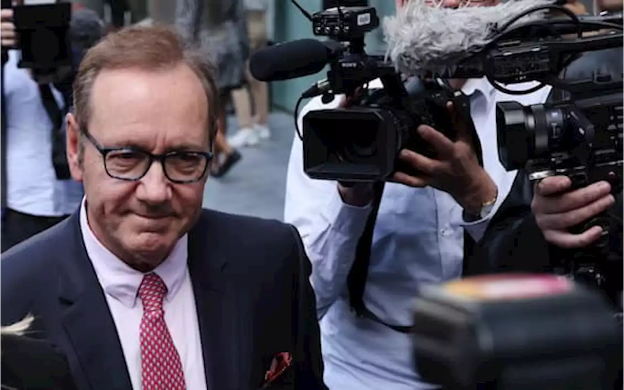 Kevin Spacey assolto da tutte le nove accuse di reati sessuali nel processo di Londra