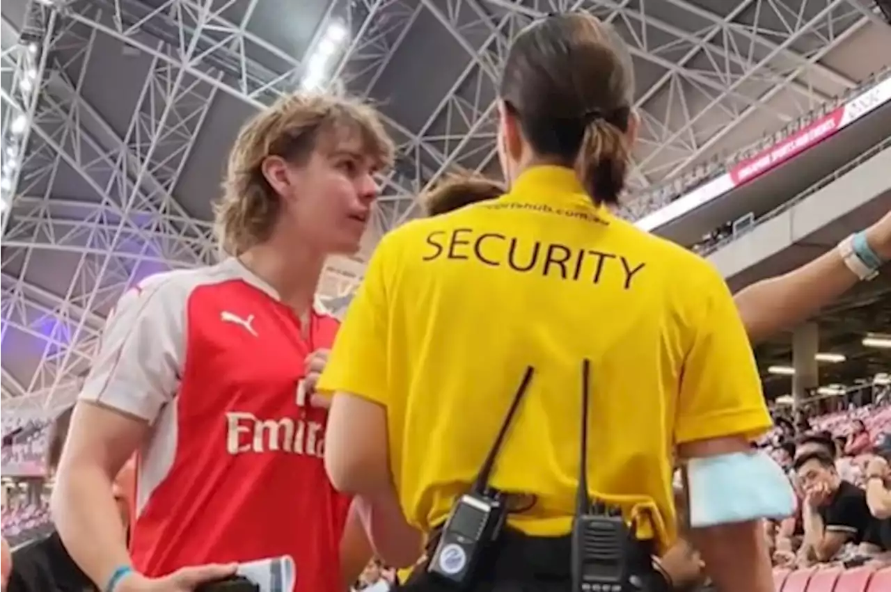 Arsenal fan booed for turning up to Tottenham pre-season training