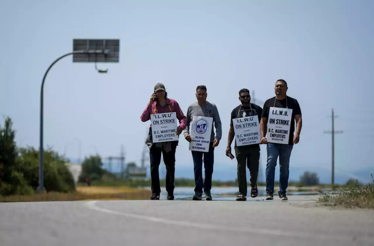 B.C. port workers mull contract offer as expert warns of more labour strife - Terrace Standard