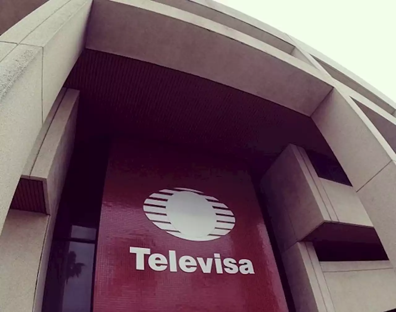 Televisa sufre caída casi total de su utilidad neta; 94.7% menos que en 2022