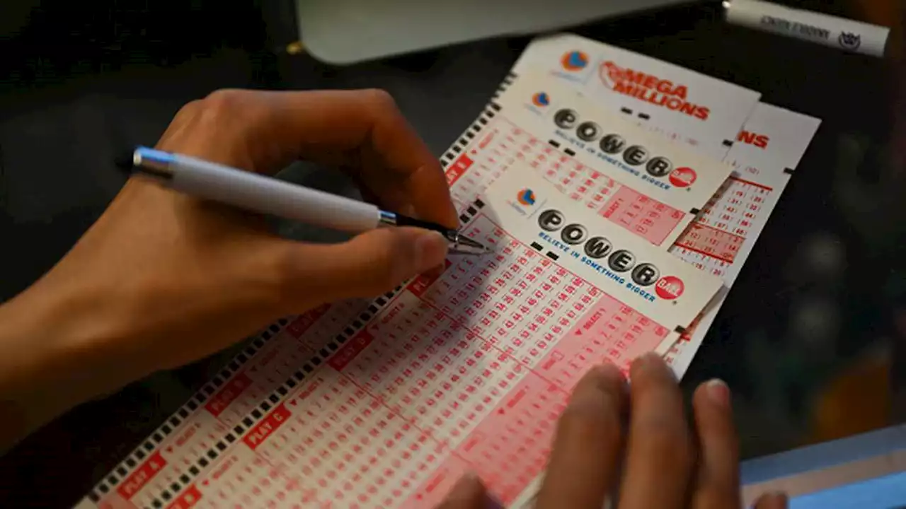 Mega Millions jackpot jumps to $910 million after no winners Tuesday