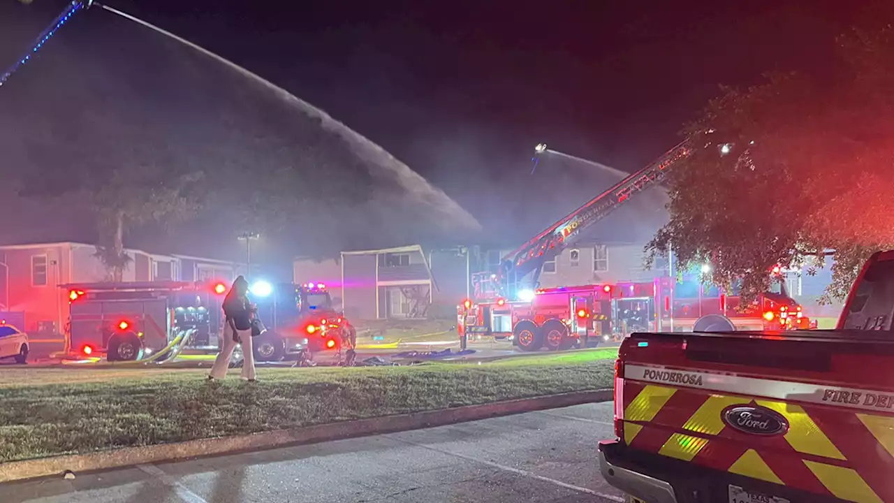 16 units damaged, 1 firefighter hospitalized amid N. Harris County apartment fire, officials say