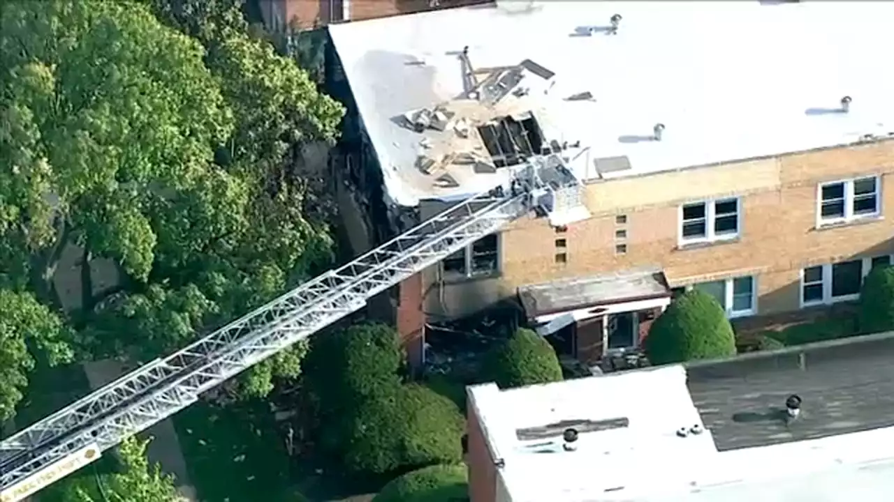 Oak Park gas explosion, fire inures 1; building partially collapses, village officials say