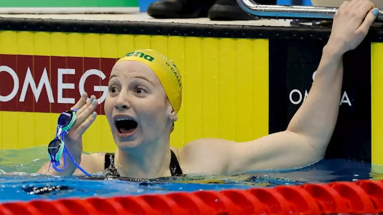 Mollie O'Callaghan breaks world record, pipping Ariarne Titmus in epic women's 200m freestyle at world titles