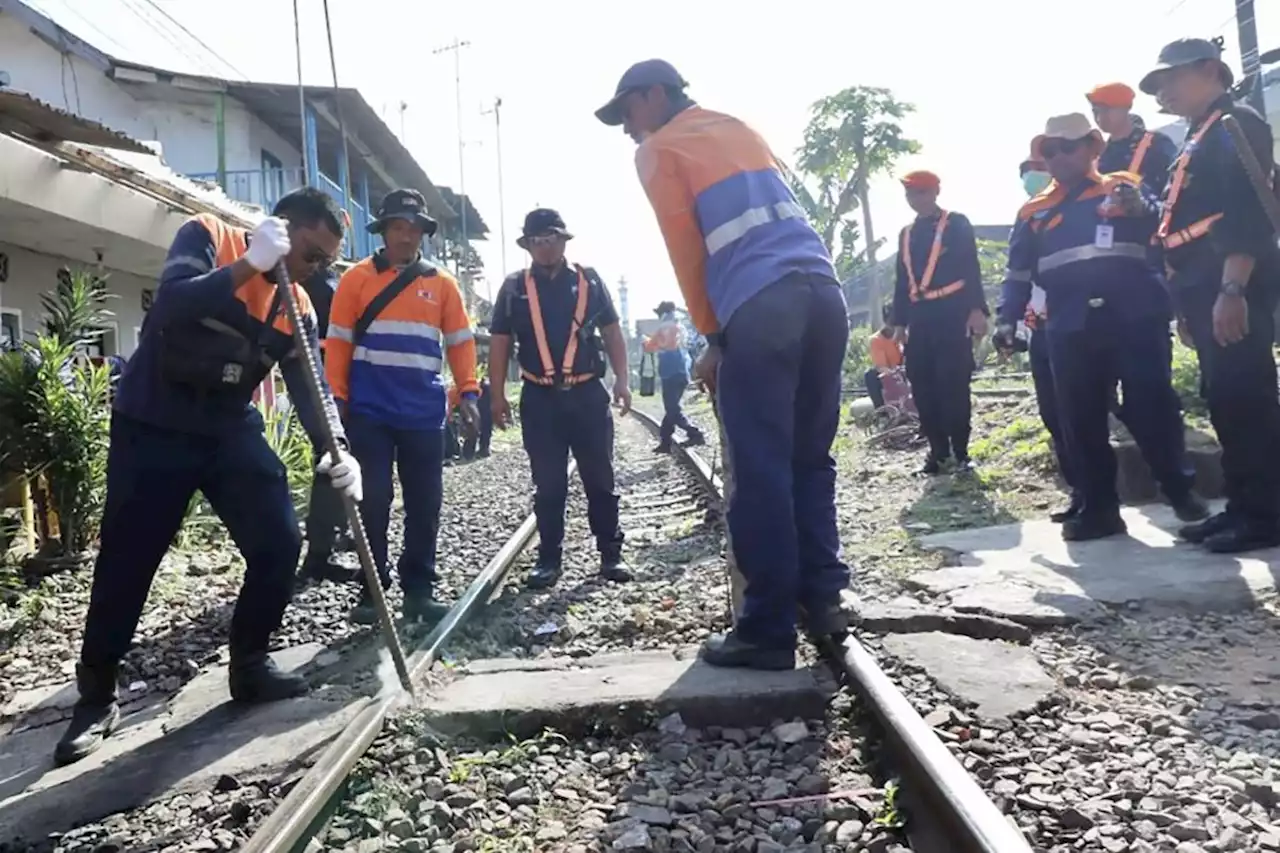 KAI Daop 8 tutup tiga perlintasan sebidang di Kota Malang