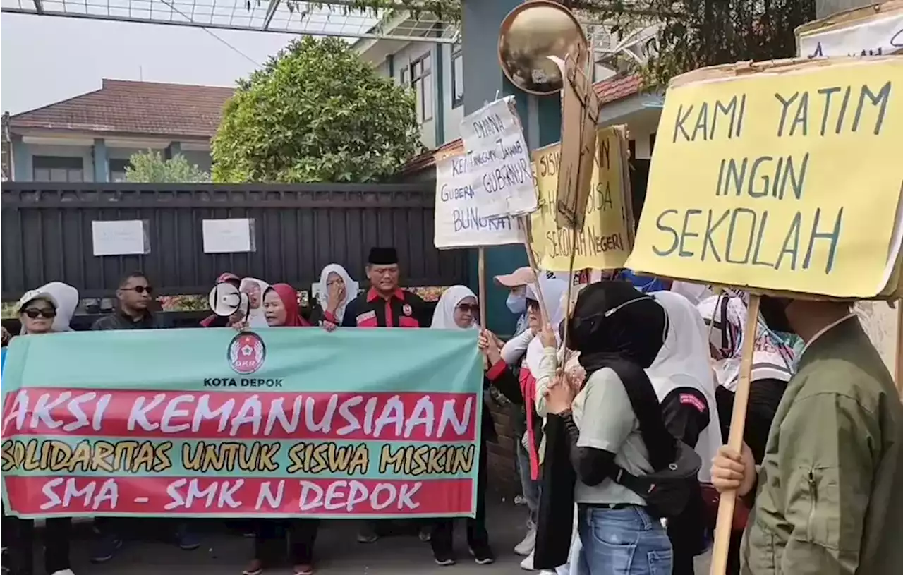 Tak Diterima Jalur Zonasi PPDB, Puluhan Warga Unjuk Rasa di SMA Negeri 3 Depok