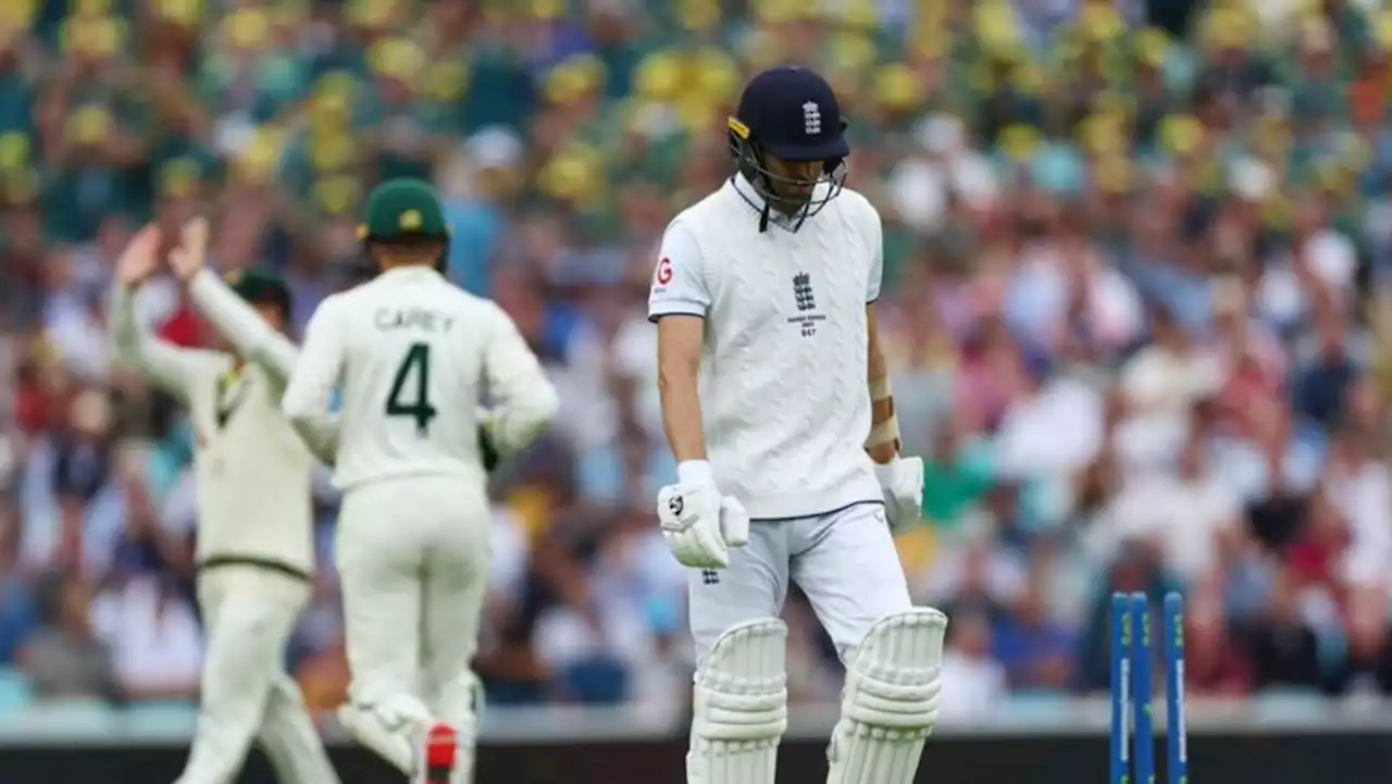 England all out for 283 in first innings v Australia