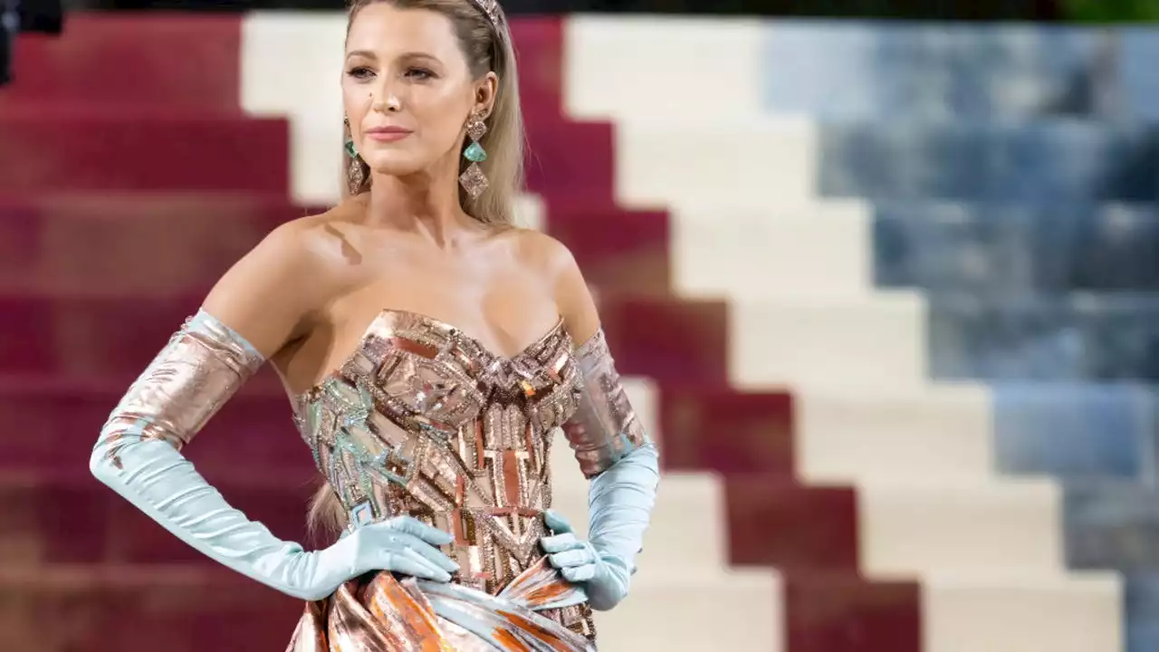 Blake Lively Hops Kensington Palace Ropes to Fix Her Met Gala Display