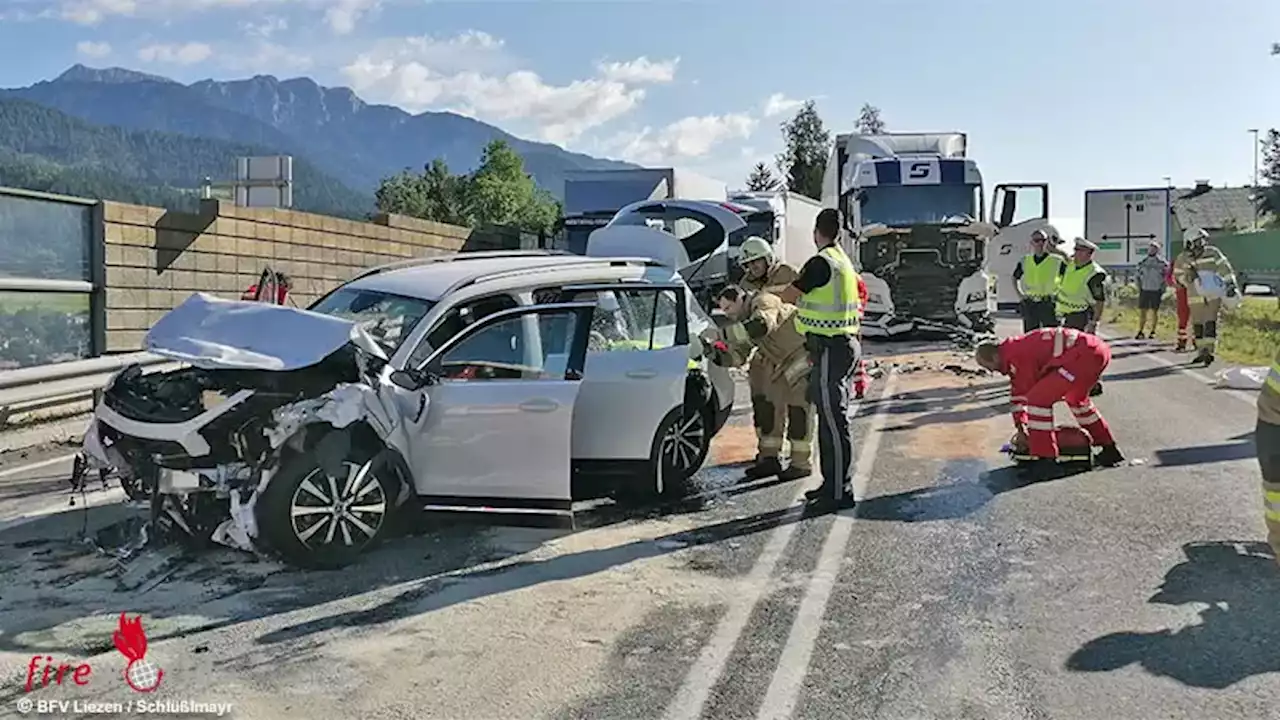 Stmk: Lkw-Pkw-Kollision auf der B 320 in Schladming fordert ein Menschenleben