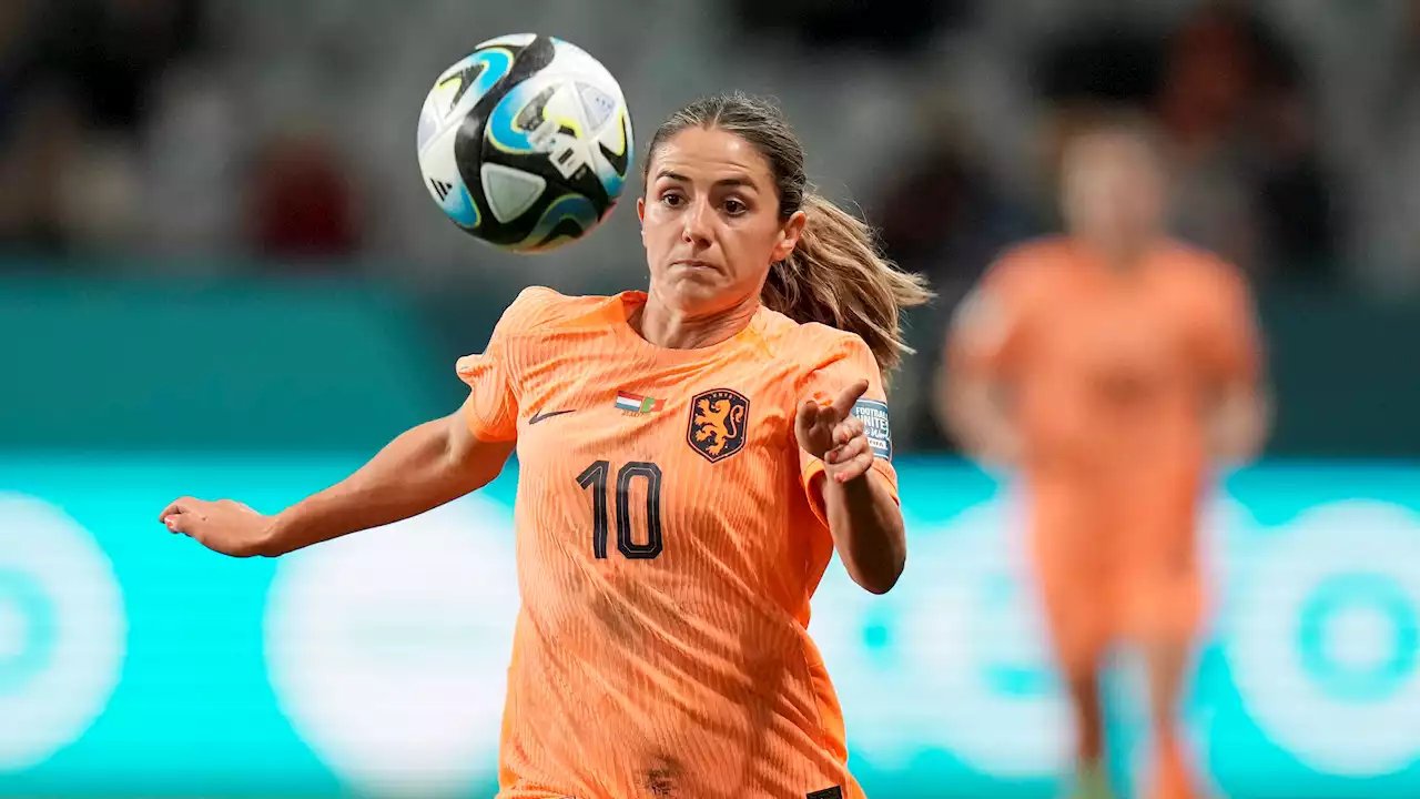 Dutch World Cup Player Laughs Off Controversial Headwear After Collision