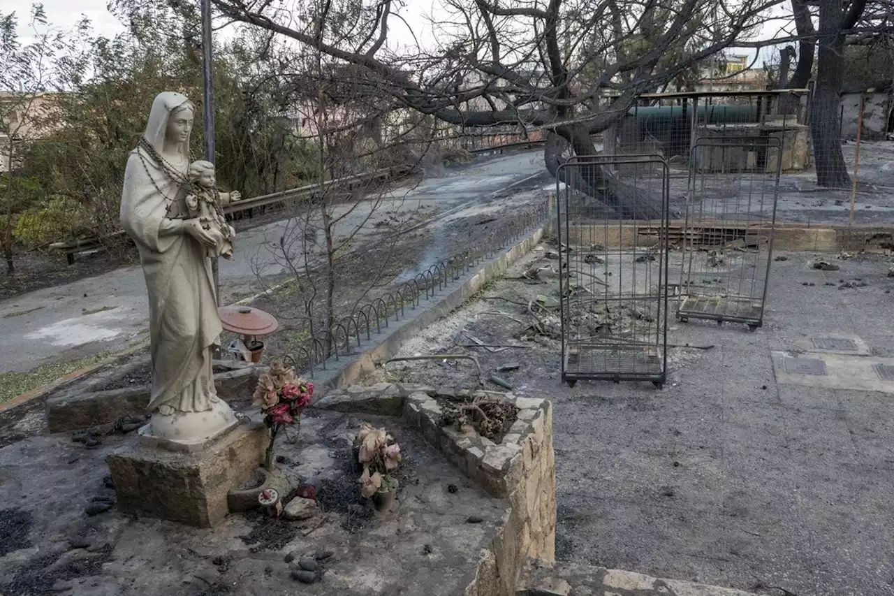 Imagem de Virgem Maria permanece intacta em meio a incêndio