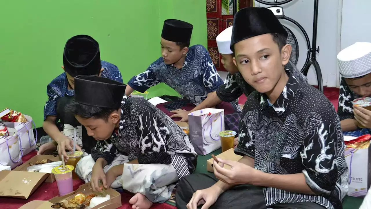 Teks Khutbah Jumat: Menyantuni Anak Yatim sebagai Wujud Cinta kepada Rasulullah