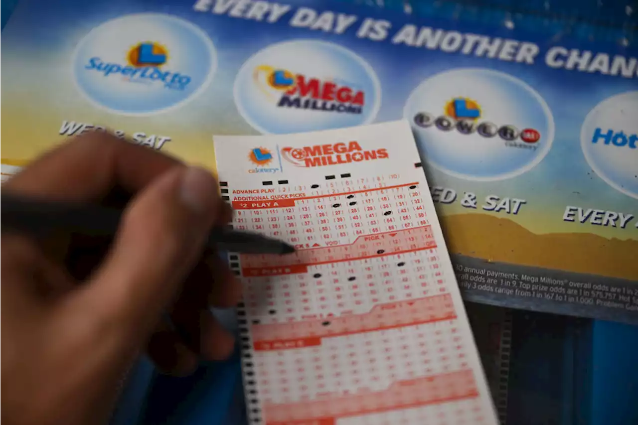 Mega Millions lottery jackpot nears $1 billion ahead of Friday drawing