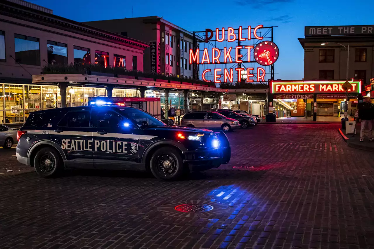 Video shows Seattle cop car attacked during illegal street racing meet