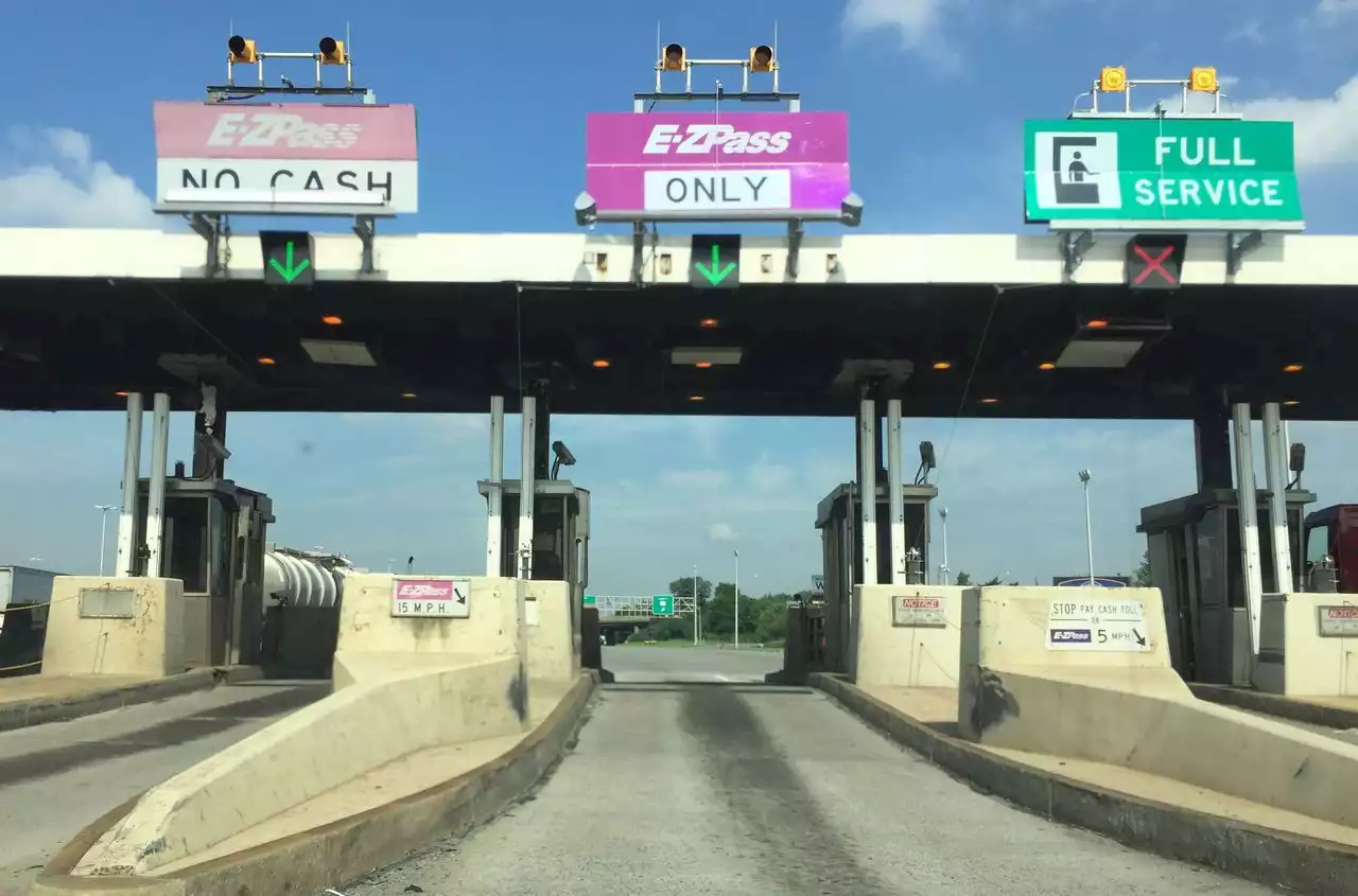 Driver killed in fiery N.J. Turnpike toll plaza crash