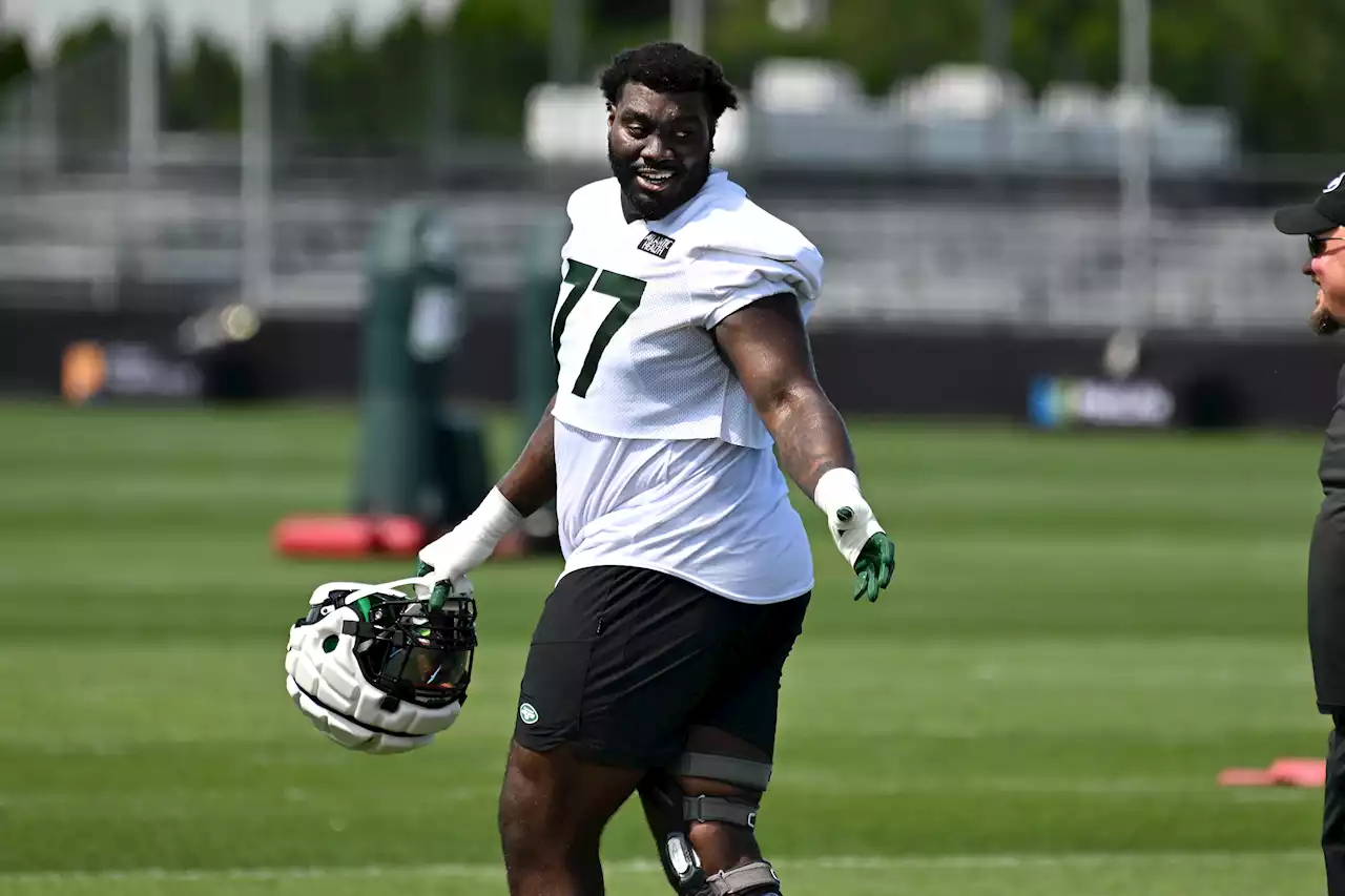 Mekhi Becton sits out with knee soreness as his rocky Jets camp continues