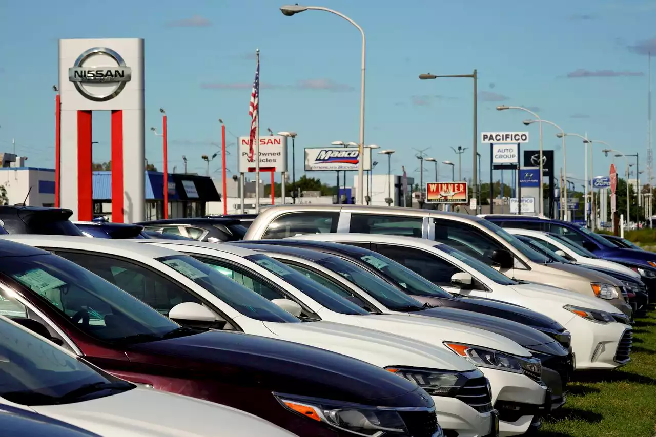 Car buyers bear heavy burden as Federal Reserve keeps raising rates