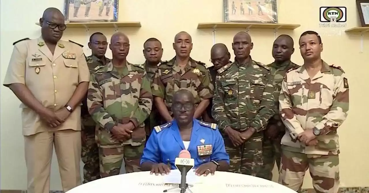 Golpe in Niger, esercito alla tv nazionale: 'Destituito il Presidente Bazoum, chiusi i confini'