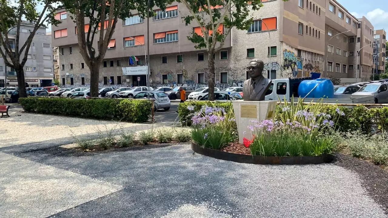 Gay Center attacca Gualtieri: 'La statua di un dittatore al posto di una panchina rainbow'