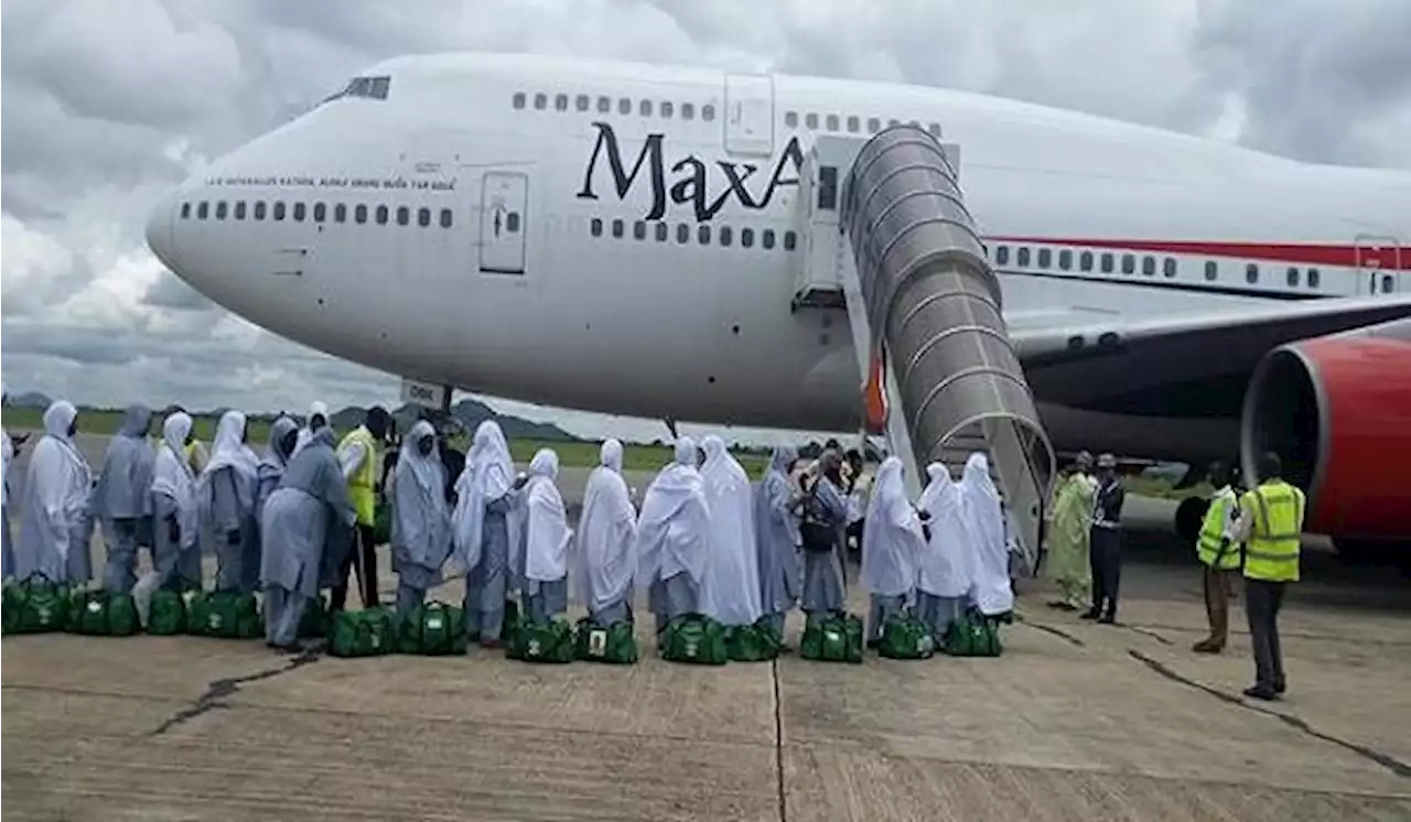 Coup: Max Air Returning From Hajj, Stuck In Niger Republic With 360 Nigerian Pilgrims | Sahara Reporters