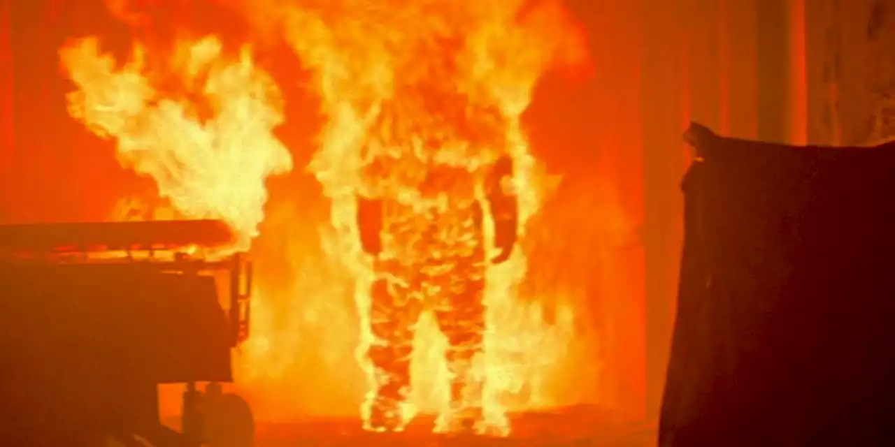 Stunt Performer Sets Himself On Fire To Become The Coolest Striker Ever At SAG Picket Line