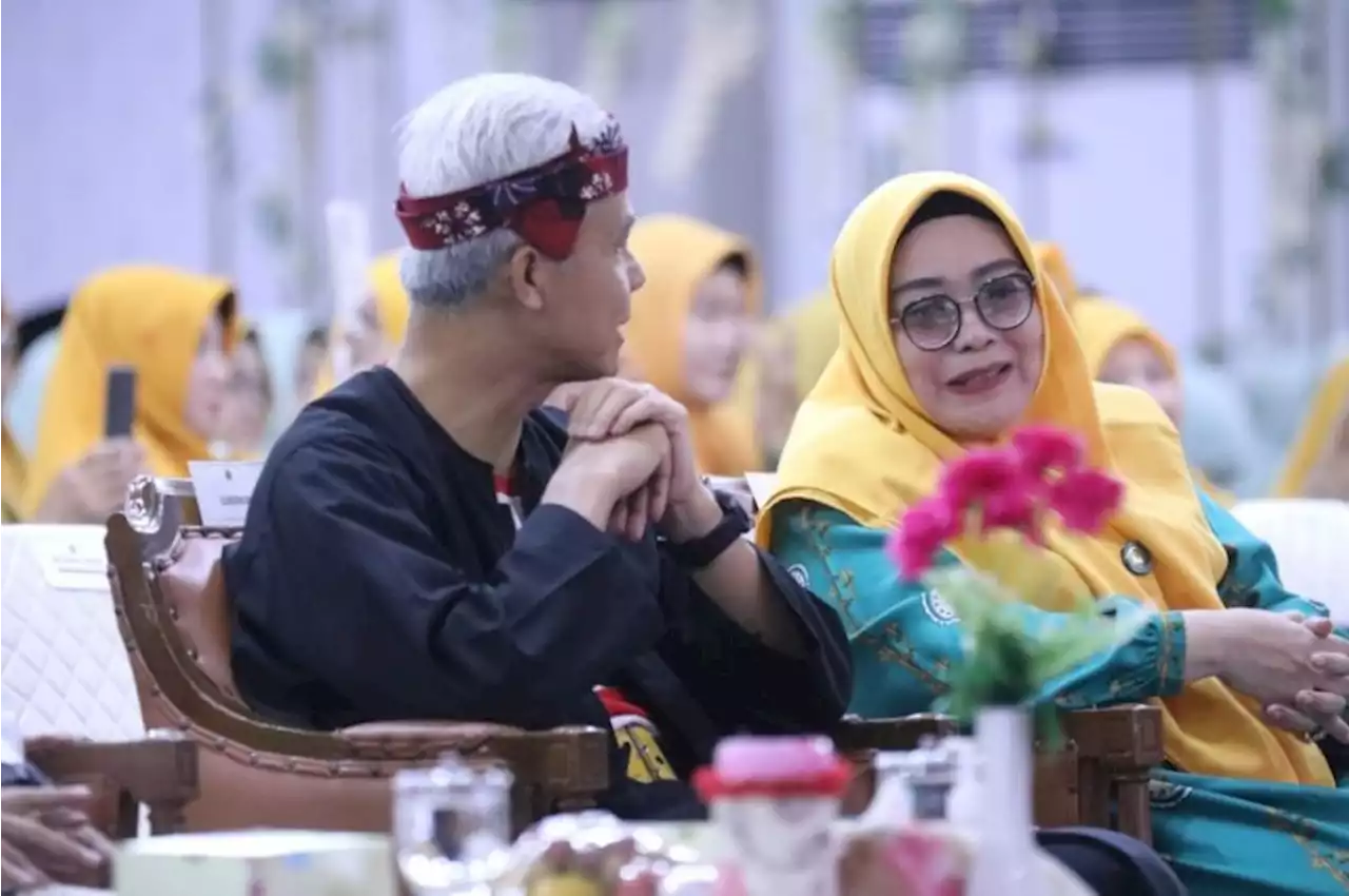 Dukung Perjuangan Perempuan, Ganjar Berkisah Tentang Mbah Moen dan Nyi Hajar Dewantara