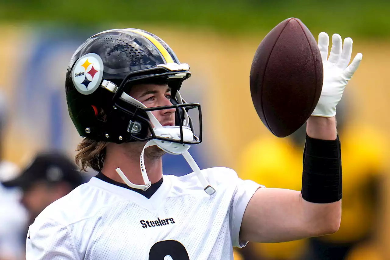 'Everybody loves Kenny': Steelers QB has won everyone over entering Year 2