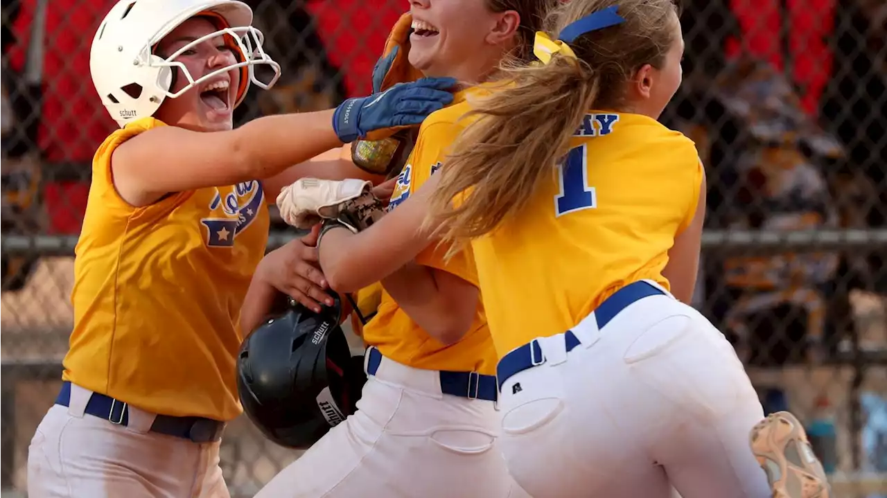 Photos: Marana comes advances out of the West Region Juniors Softball tournament