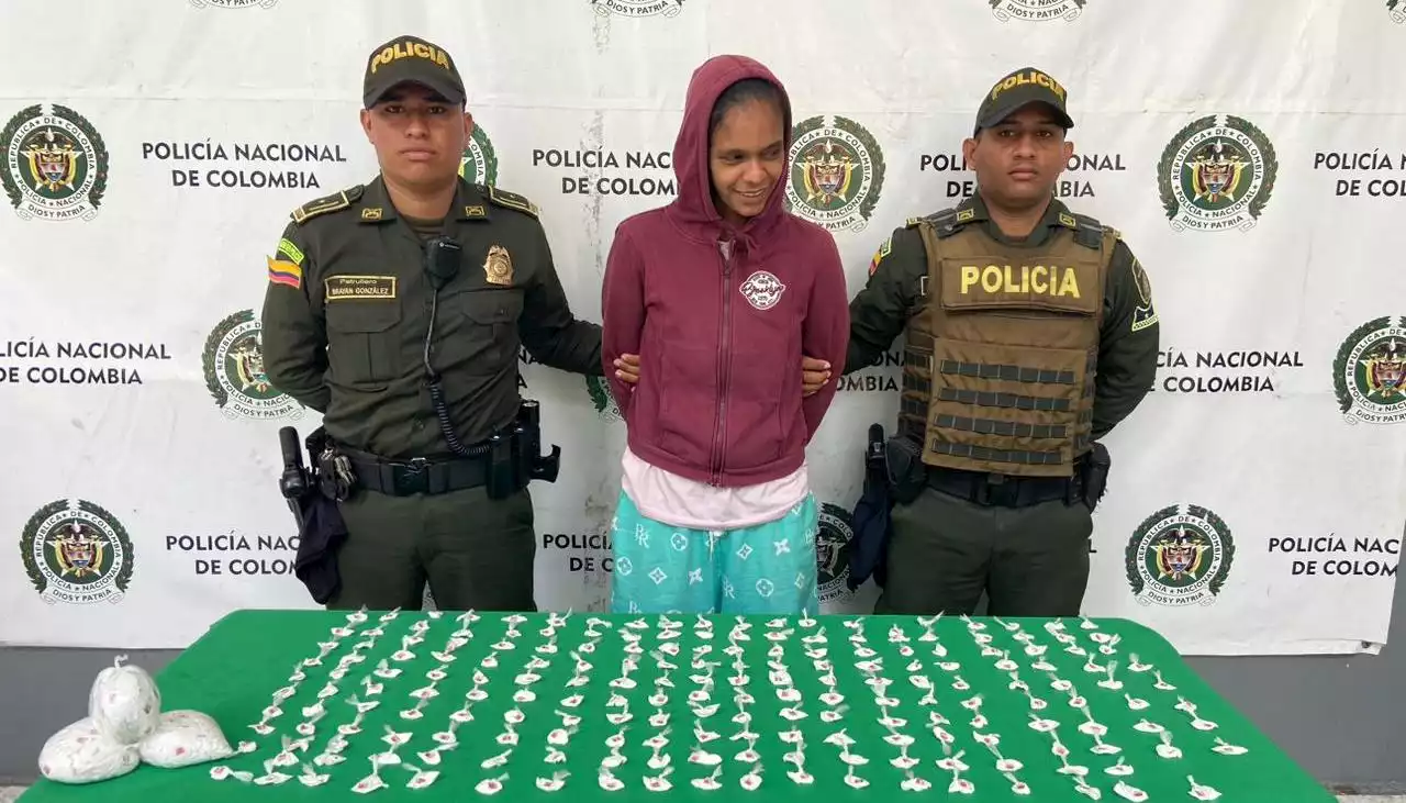 Descubren a mujer con 800 dosis de cocaína ocultos en sus partes íntimas