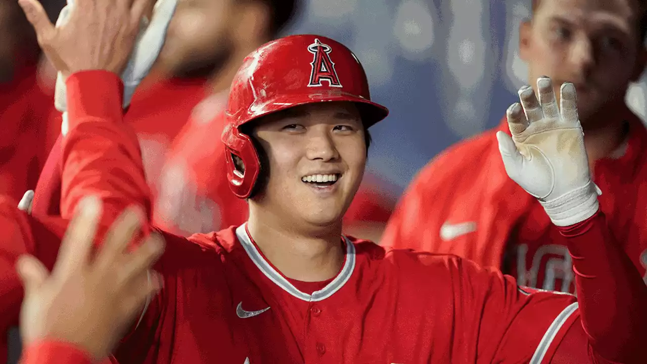 Shohei Ohtani throws his first MLB shutout, then hits 2 home runs in Angels' doubleheader sweep