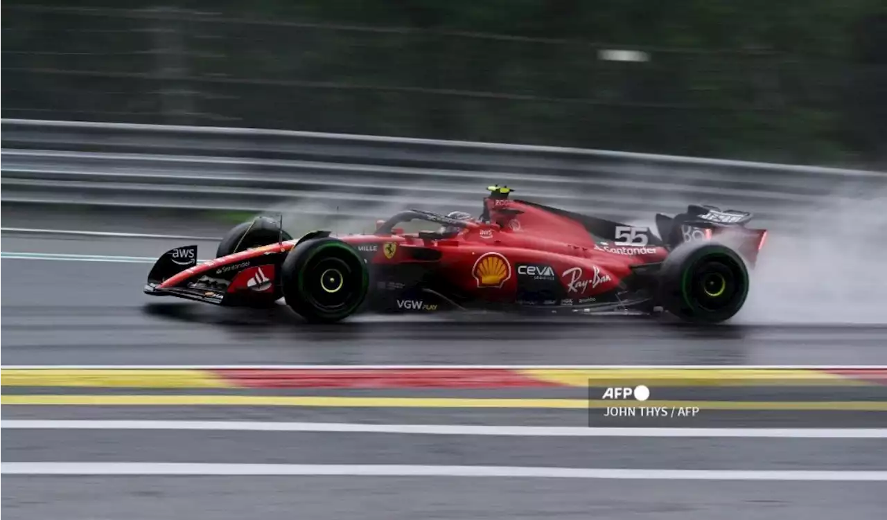 Carlos Sainz dominó la lluvia y lideró los ensayos libres del Gran Premio de Bélgica