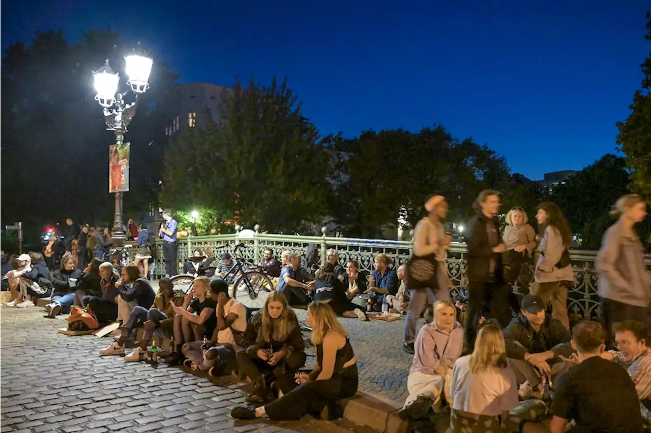 Admiralbrücke: Neuer „Lärmomat“ ruft laute Partygänger in Friedrichshain-Kreuzberg zur Ruhe auf