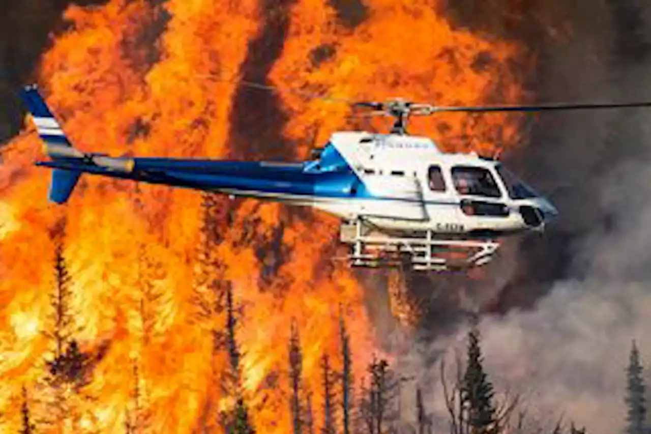 10 people trapped by aggressive B.C. wildfire, 3 helicoptered to safety