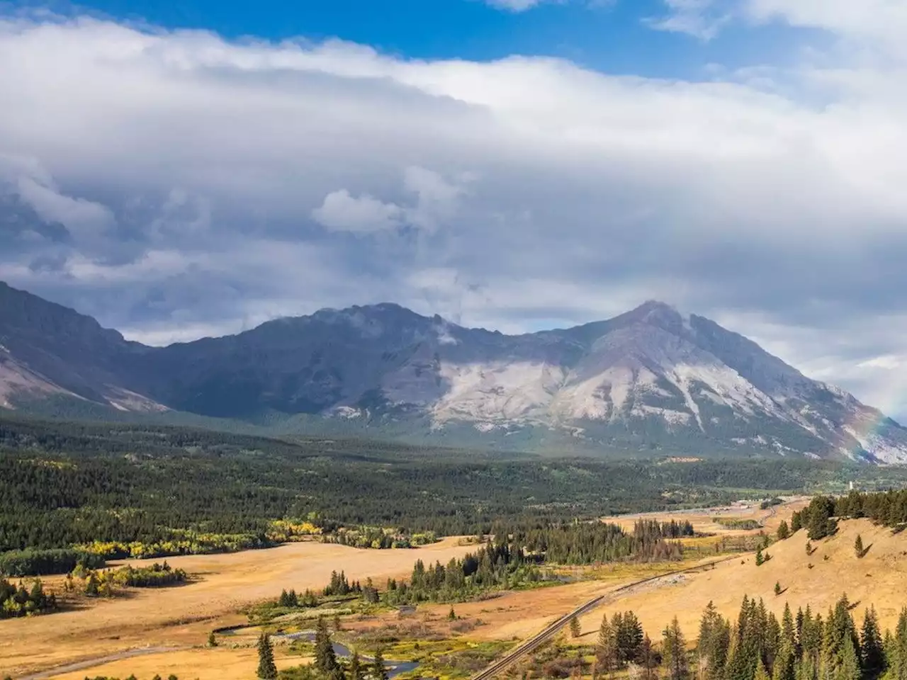 Two hikers found dead in Crowsnest Pass