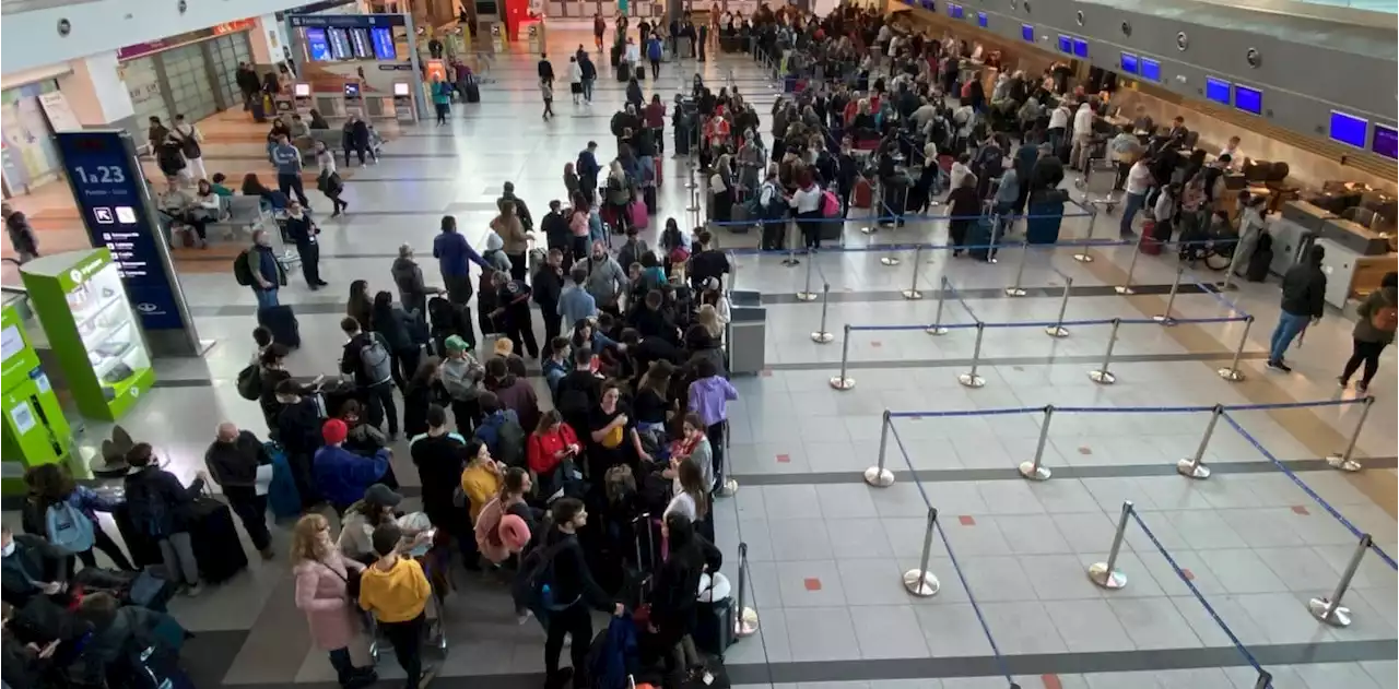 Murió una mujer a bordo de un avión que viajaba de Barcelona a Ezeiza