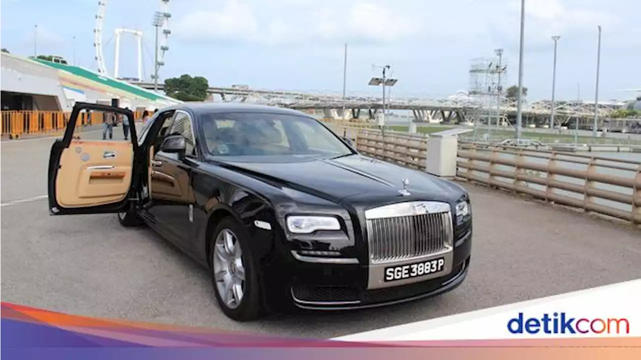 Ingin Rolls-Royce-nya Parkir di Apartemen Lantai 44, Orang Kaya Ini Sewa Crane