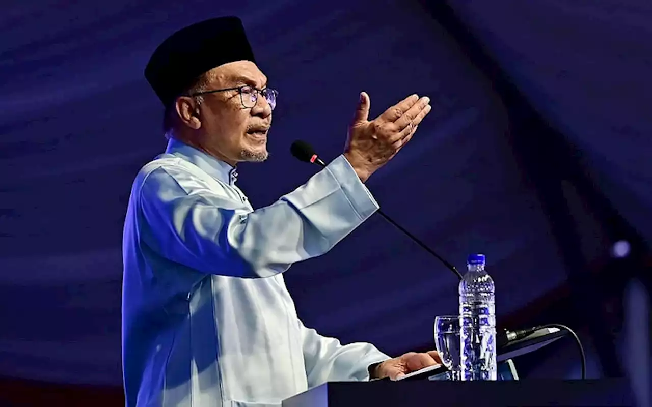 Anwar to axe govt leaders who gain from land or logging