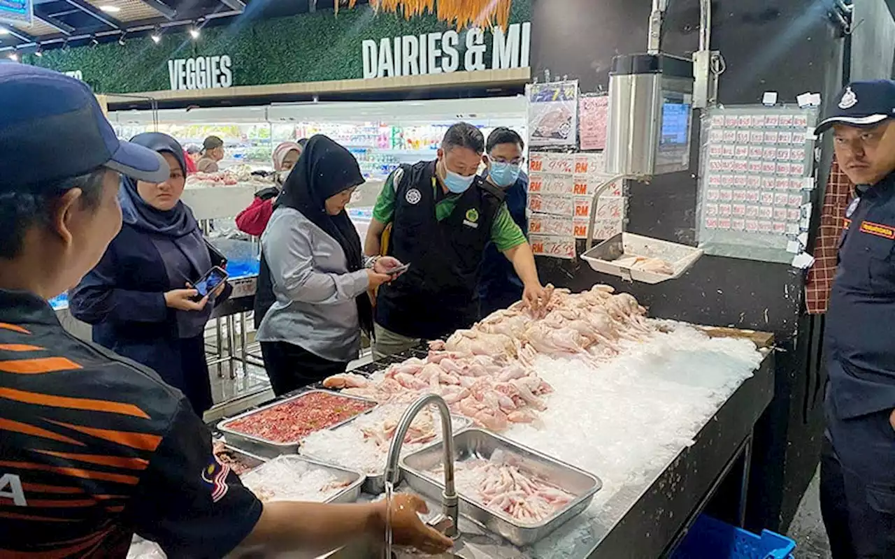 Jais sah pasar raya jual ‘ayam tebuk’ tiada sijil halal