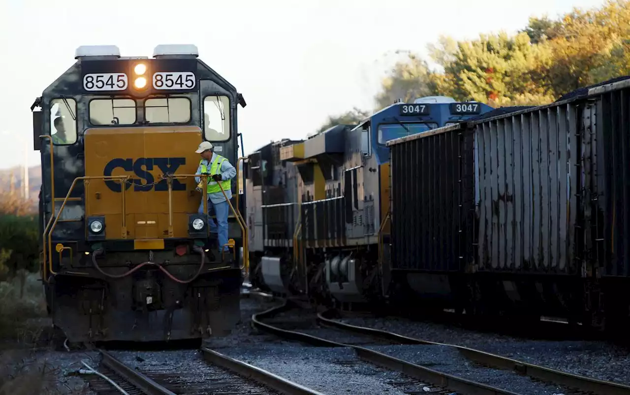 U.S. railroad operators expect heatwaves to reignite coal shipments this year