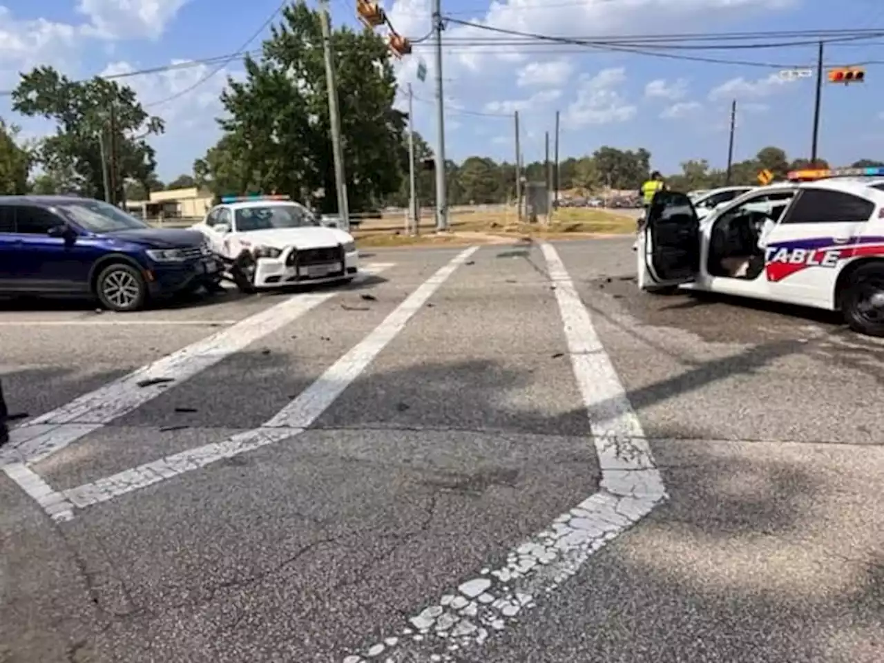 2 hospitalized, including Harris County Precinct 4 deputy, following crash in north Harris County