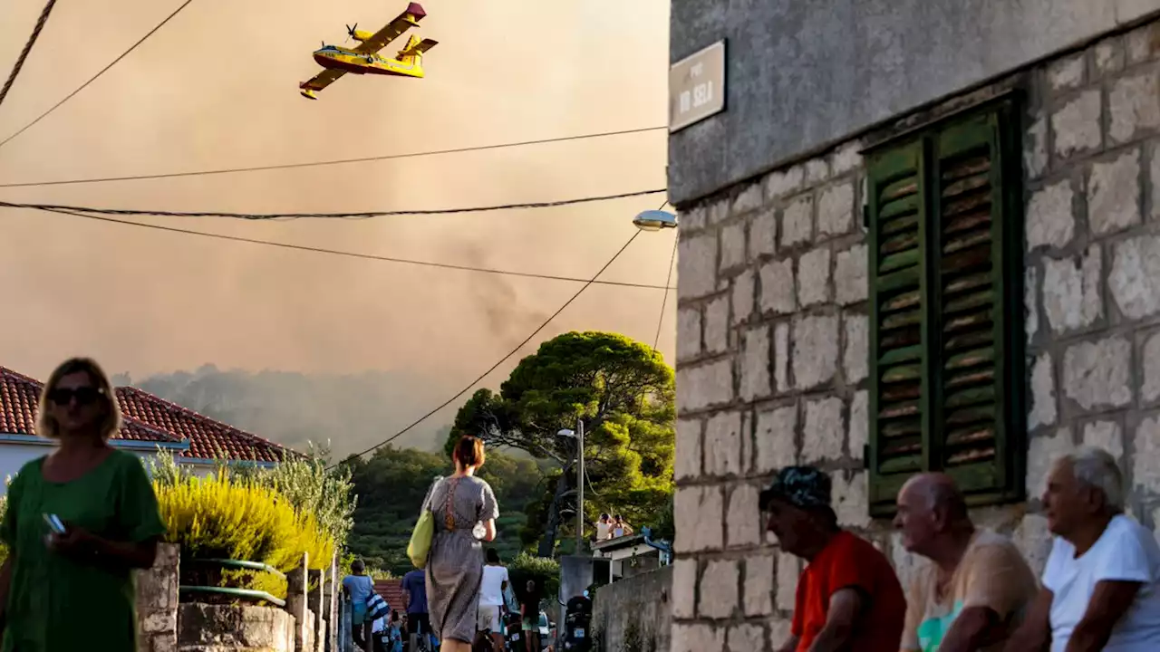 Kroatien: Brand wütet auf beliebter Urlaubsinsel