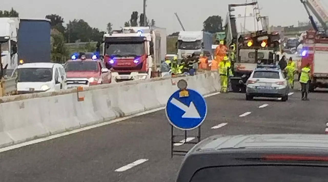 Traffico, autostrada A1 chiusa tra Piacenza e Fidenza per incidente