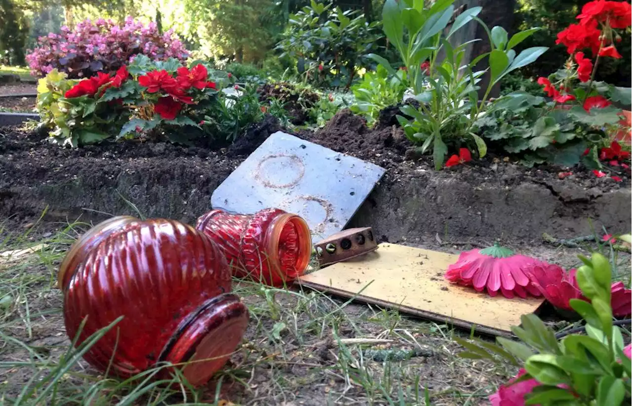 Vandalen wüten auf Friedhof in Rimbach – Polizei äußert Verdacht