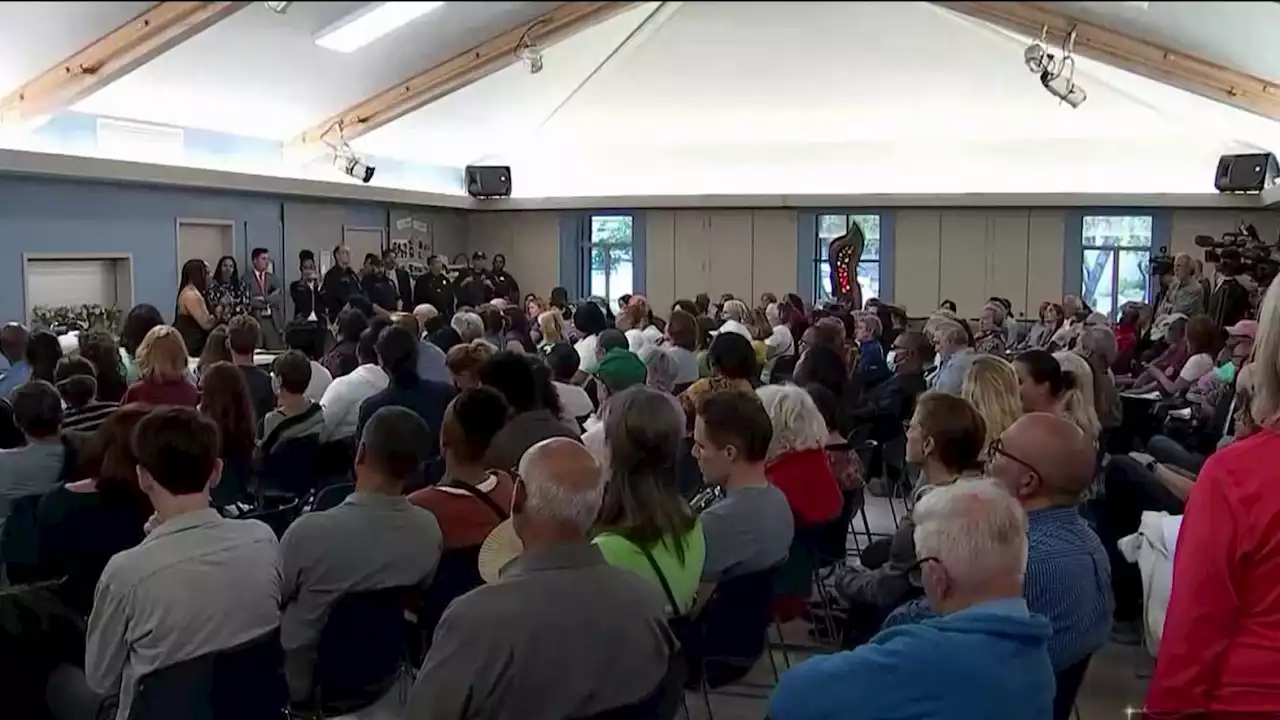 Tensions run high as hundreds pack public safety meeting in Oakland