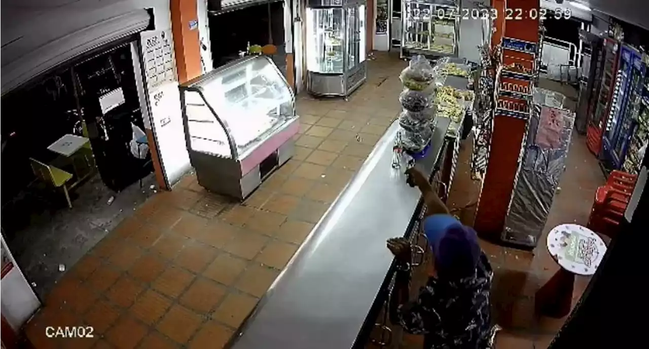 Dos sujetos terminaron enfrentados a tiros en panadería y espantaron a los clientes - Pulzo