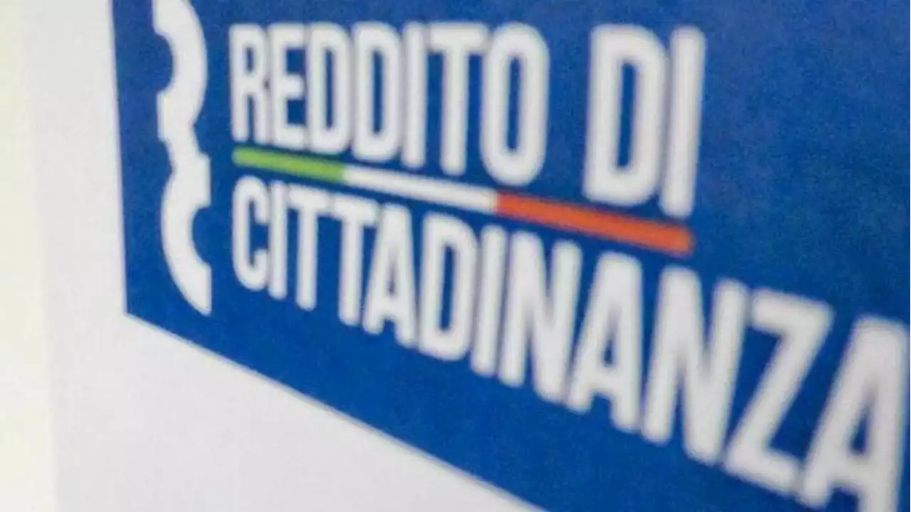 Reddito di cittadinanza, sms dell’Inps a 169 mila famiglie: “Stop da agosto”