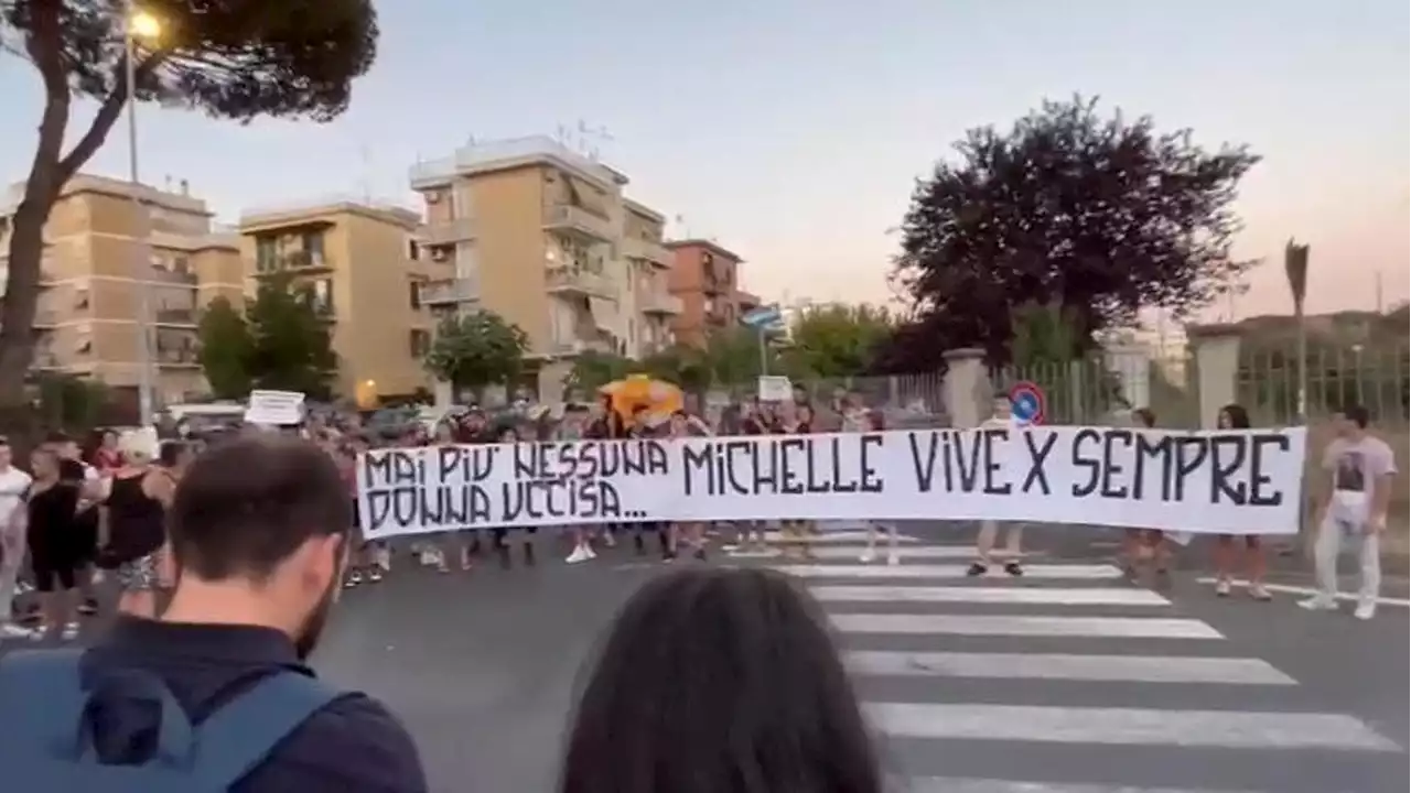 Tensione al corteo per Michelle Causo: raid degli amici della vittima a casa del killer