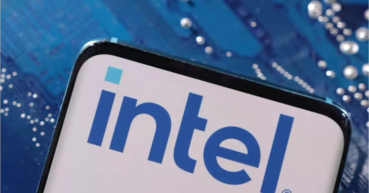 Intel forecasts third-quarter profit above estimates