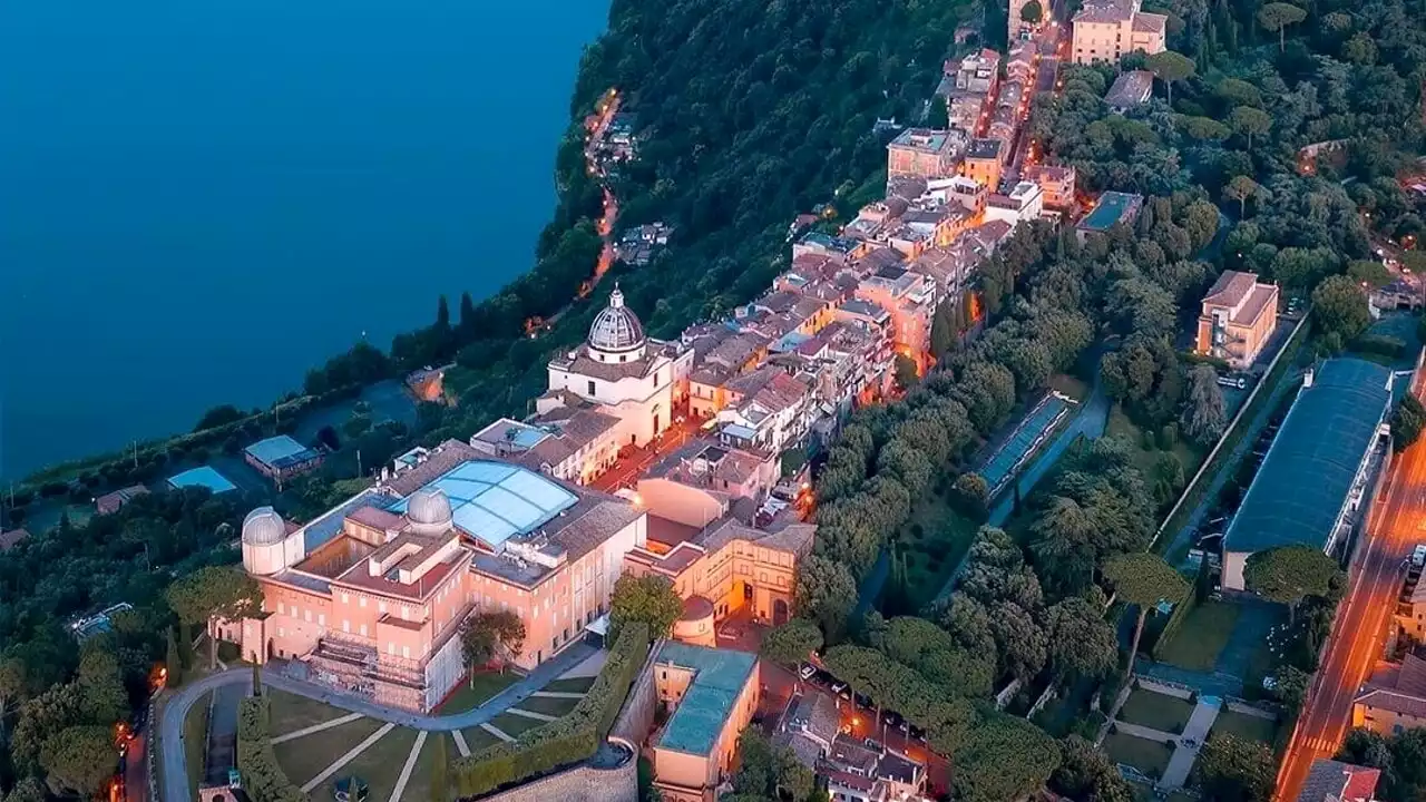 Castel Gandolfo, quel borgo sul lago tra le colline dei Castelli Romani