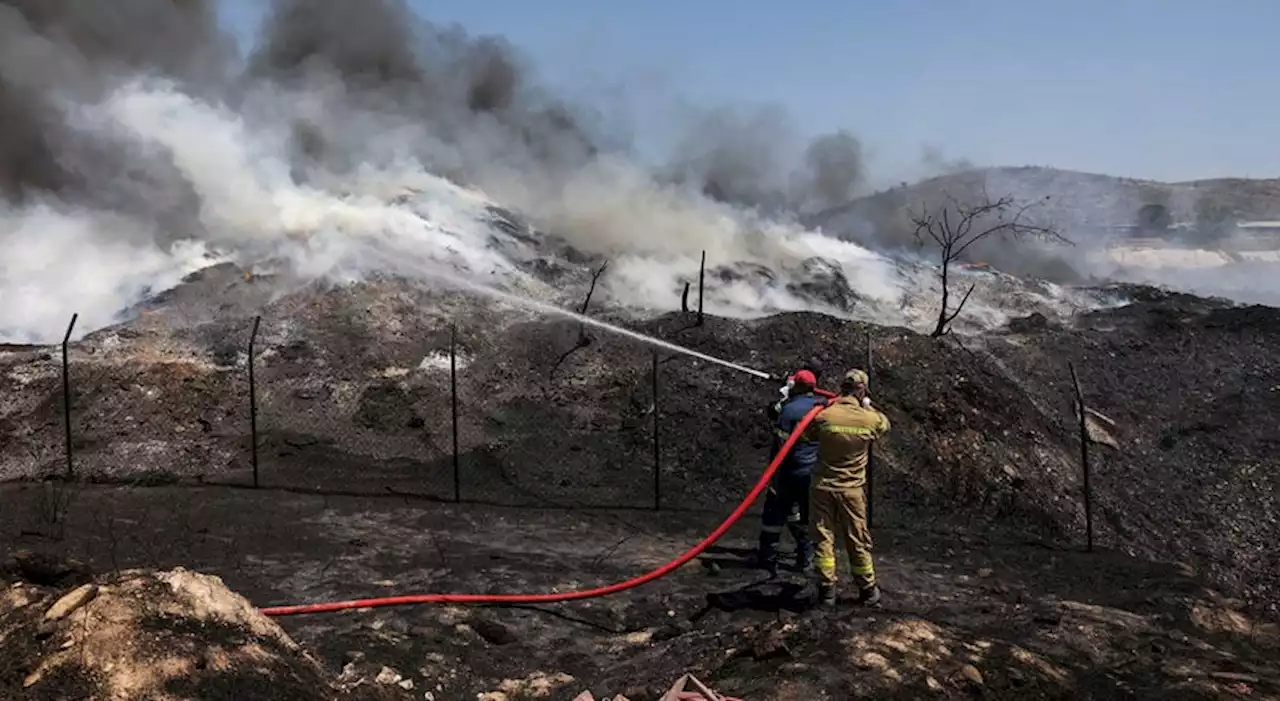 Ministro grego demite-se após tirar férias durante os violentos incêndios